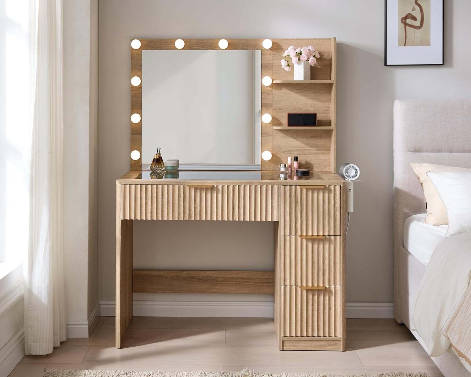 طاولة زينة من خشب البلوط الطبي - مراجعة Desk Charging Station وسعره